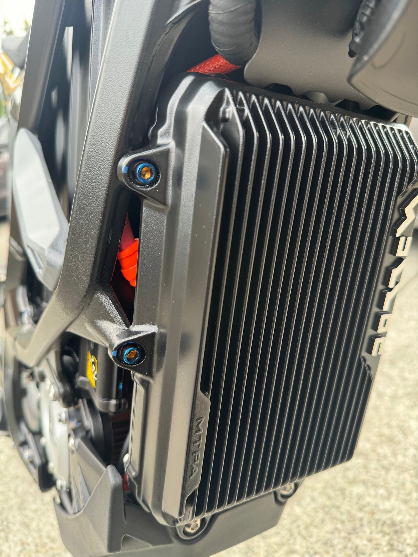 Ultra bee titanium controller bolts