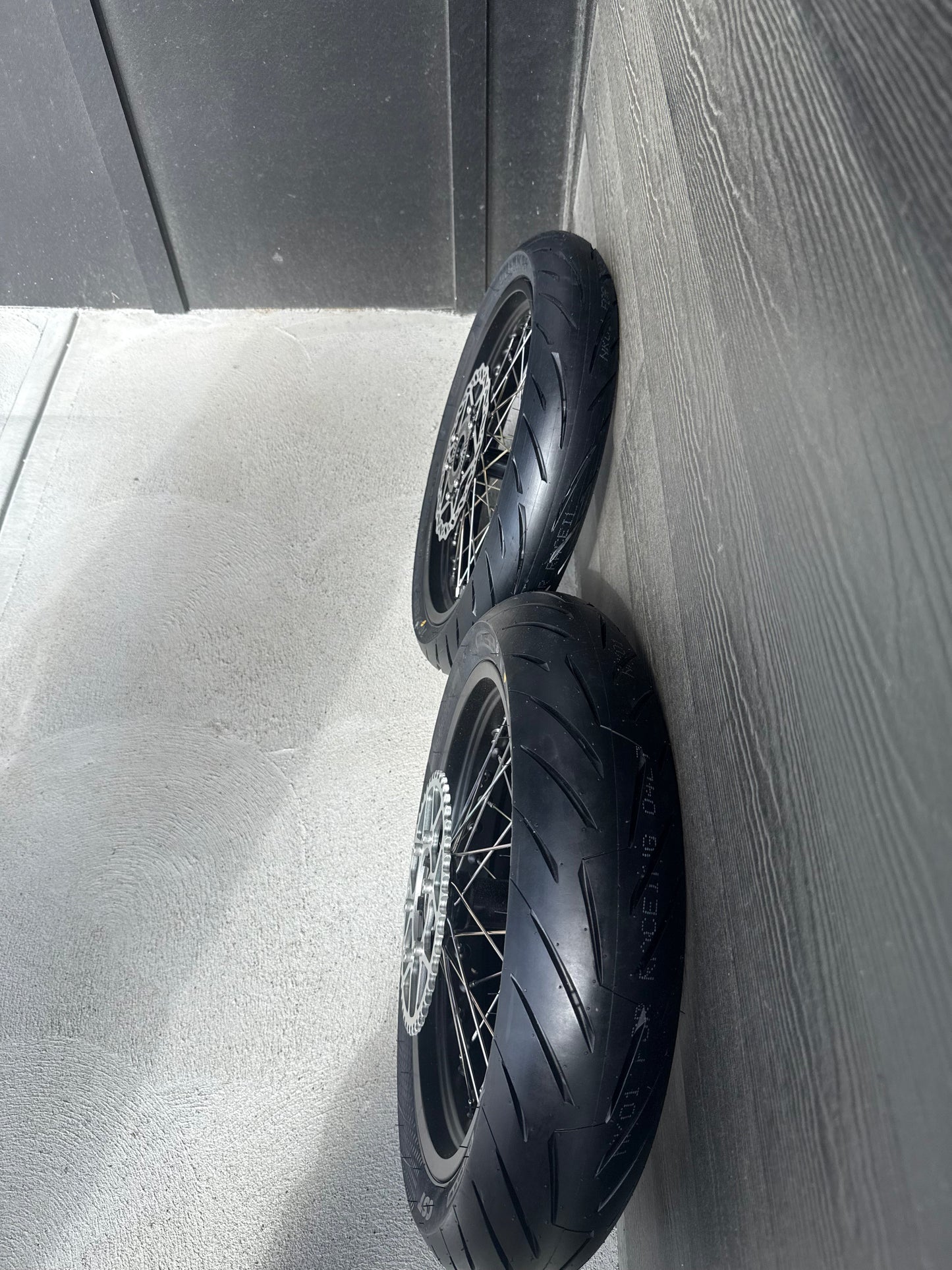 Ultra bee supermotos